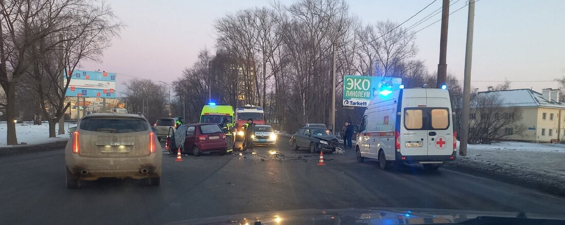 Мужчина и женщина погибли в двух ДТП в Вологодской области