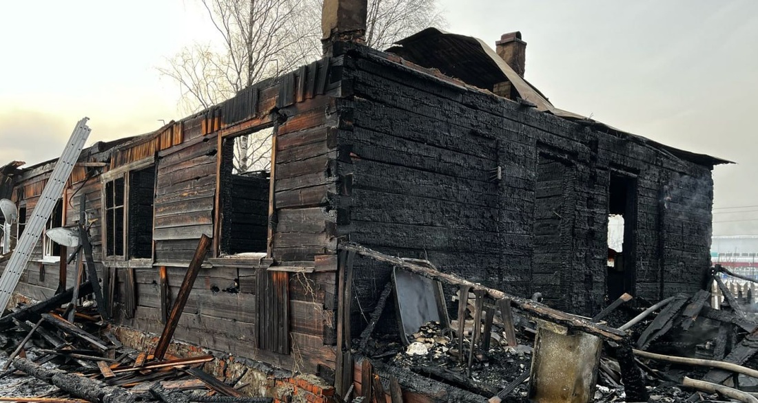 Двух мужчин и девочку спасли при пожаре в селе имени Бабушкина