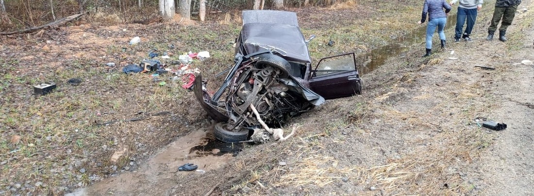 Водитель «пятёрки» чудом выжил в жутком ДТП с лесовозом в Кирилловском округе