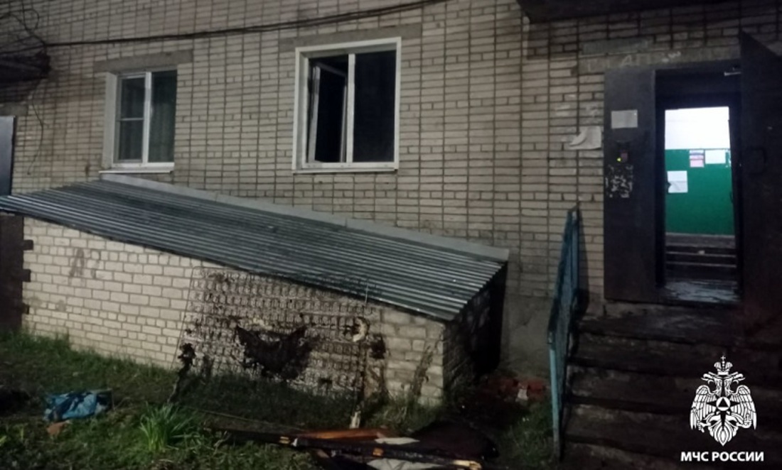 Мужчина едва не погиб в загоревшейся квартире в Вытегре