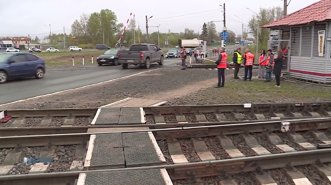 Железнодорожники ограничили движение на переезде в Чёбсаре