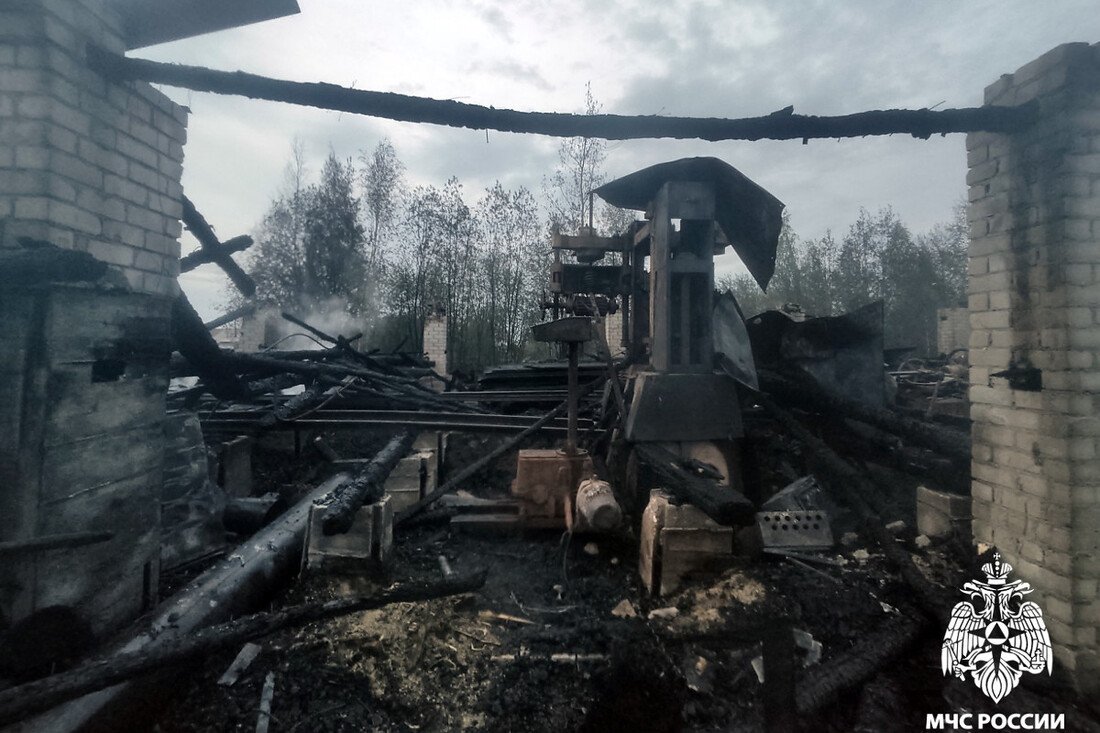 Пилорама полностью сгорела в Кирилловском округе