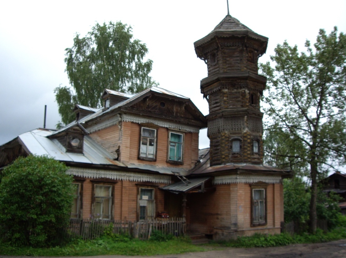 Купеческую постройку XIX века в Устюжне выставили на продажу
