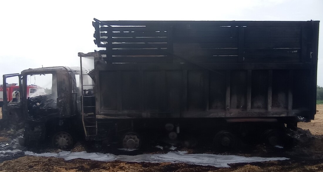 Самосвал «Скания» сгорел в Вытегорском районе