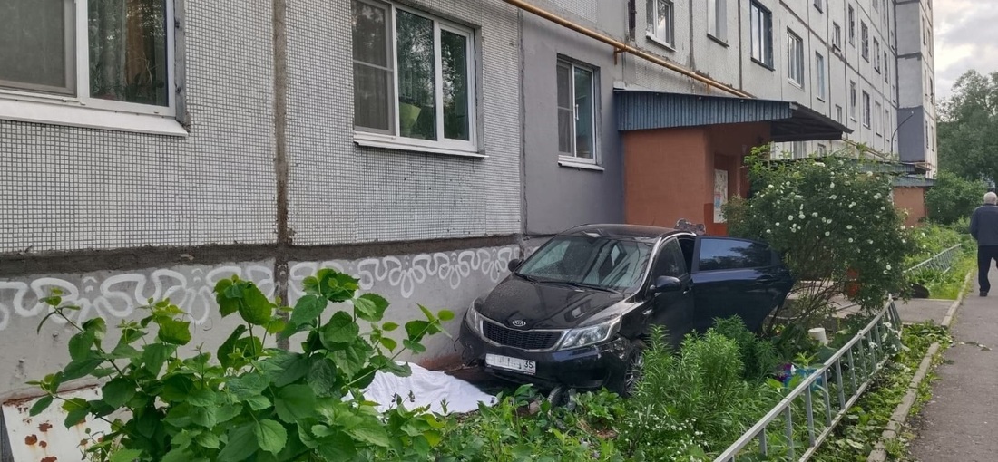 Пенсионерка из Вологды погибла под колёсами иномарки в собственном дворе