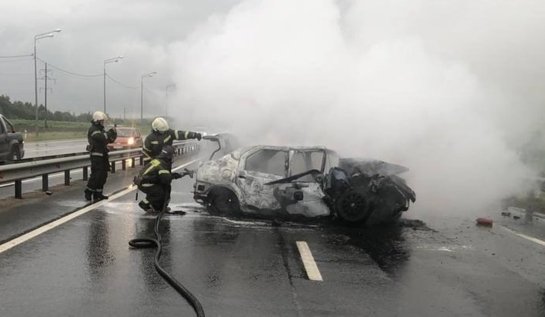 «Легковушка» загорелась на трассе в Череповецком округе