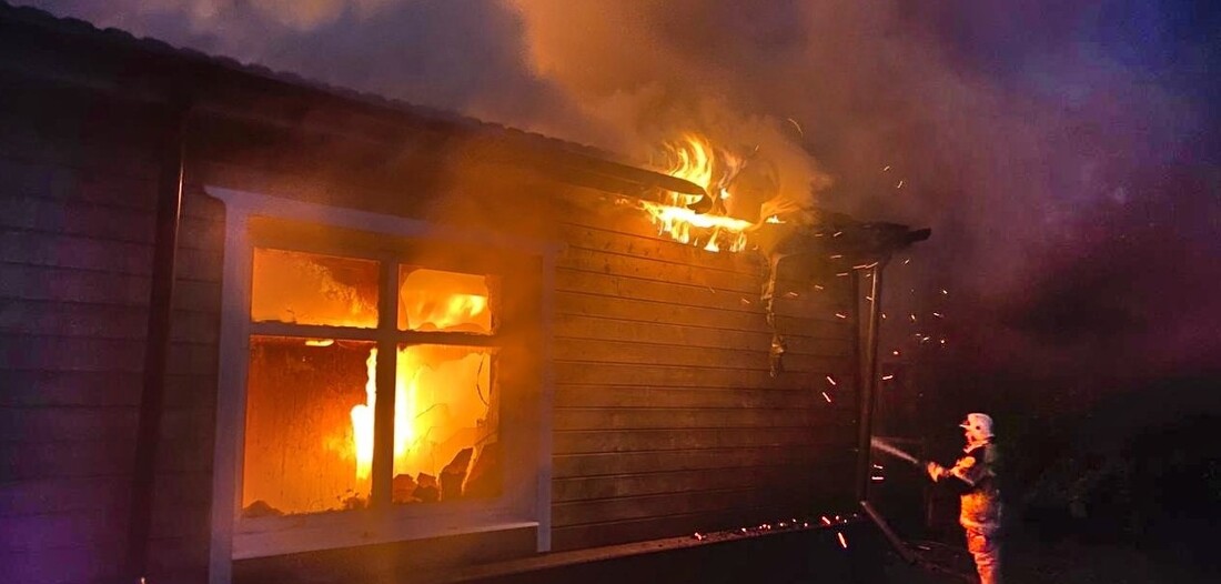 Пожилая семейная пара спаслась из горящего дома в Шекснинском округе