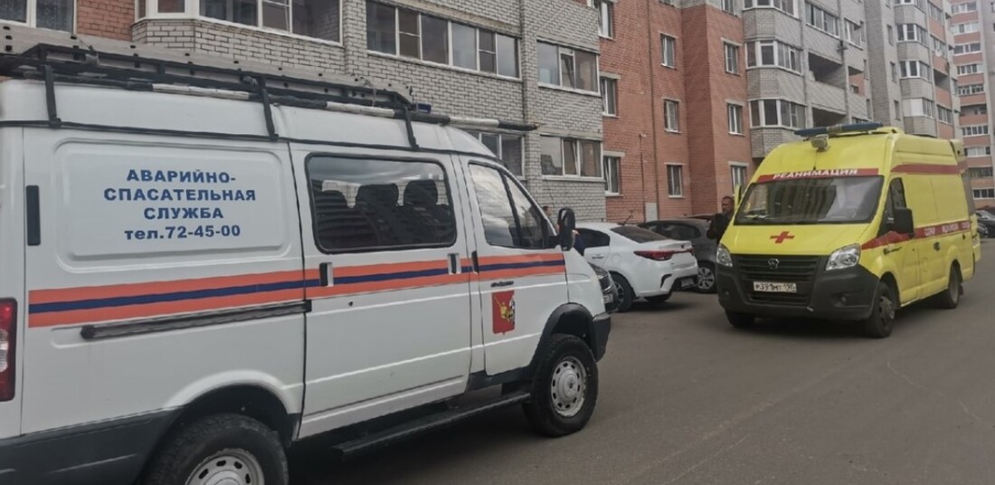 Пенсионерка выпала из окна многоэтажки в Череповце