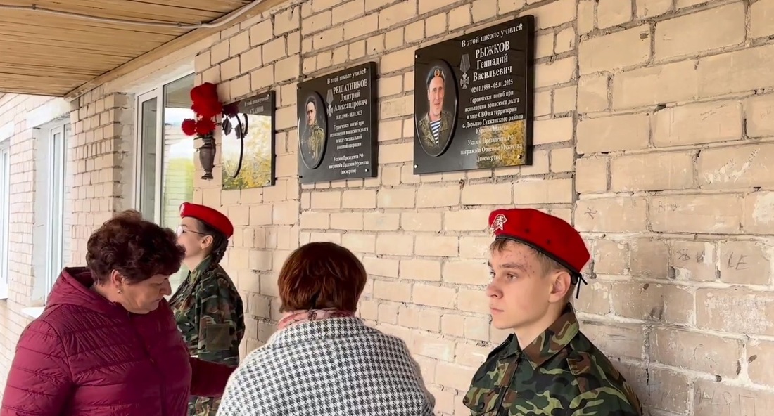 Памятные доски двум погибшим бойцам СВО открыли в Вытегорском округе