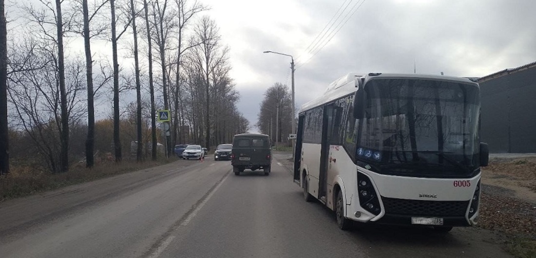 12-летний мальчик попал под автобус в Вологде