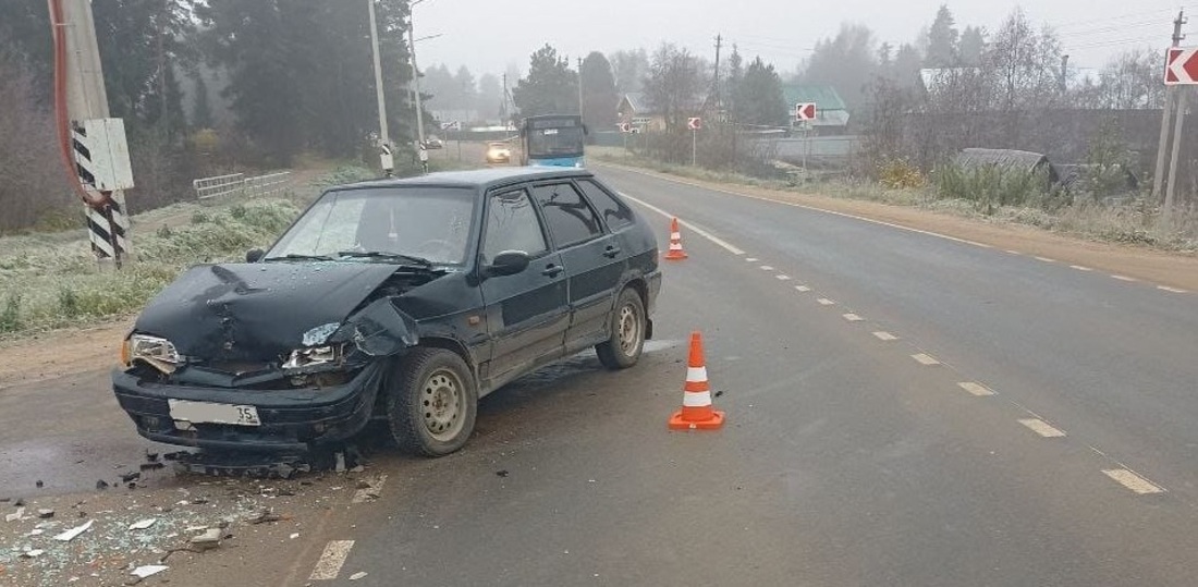 Две пассажирки ВАЗа пострадали в утреннем ДТП под Великим Устюгом