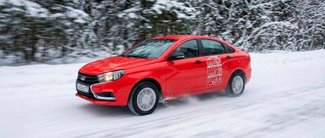 Вологодские автомобили такси «оденутся» в красную ливрею с символами региона