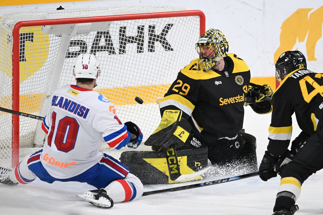 Хоккейная «Северсталь» прервала победную серию, уступив СКА в Череповце