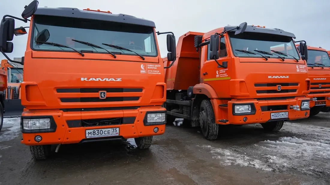 Новая техника для уборки Вологды поступила на «Зеленстрой» 