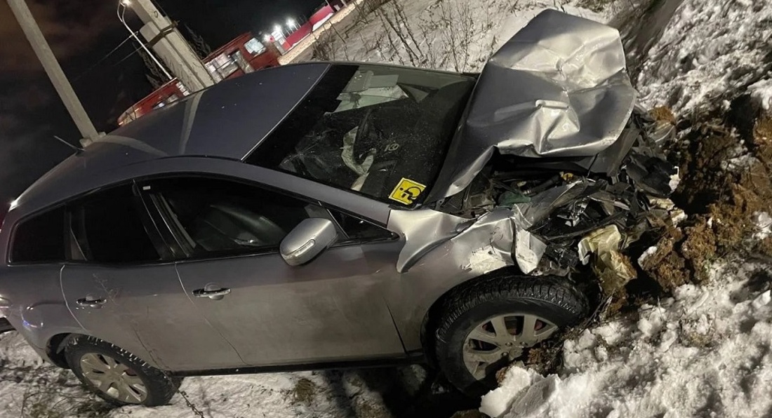 Две девочки-подростка получили травмы в автомобильной аварии в Вологде