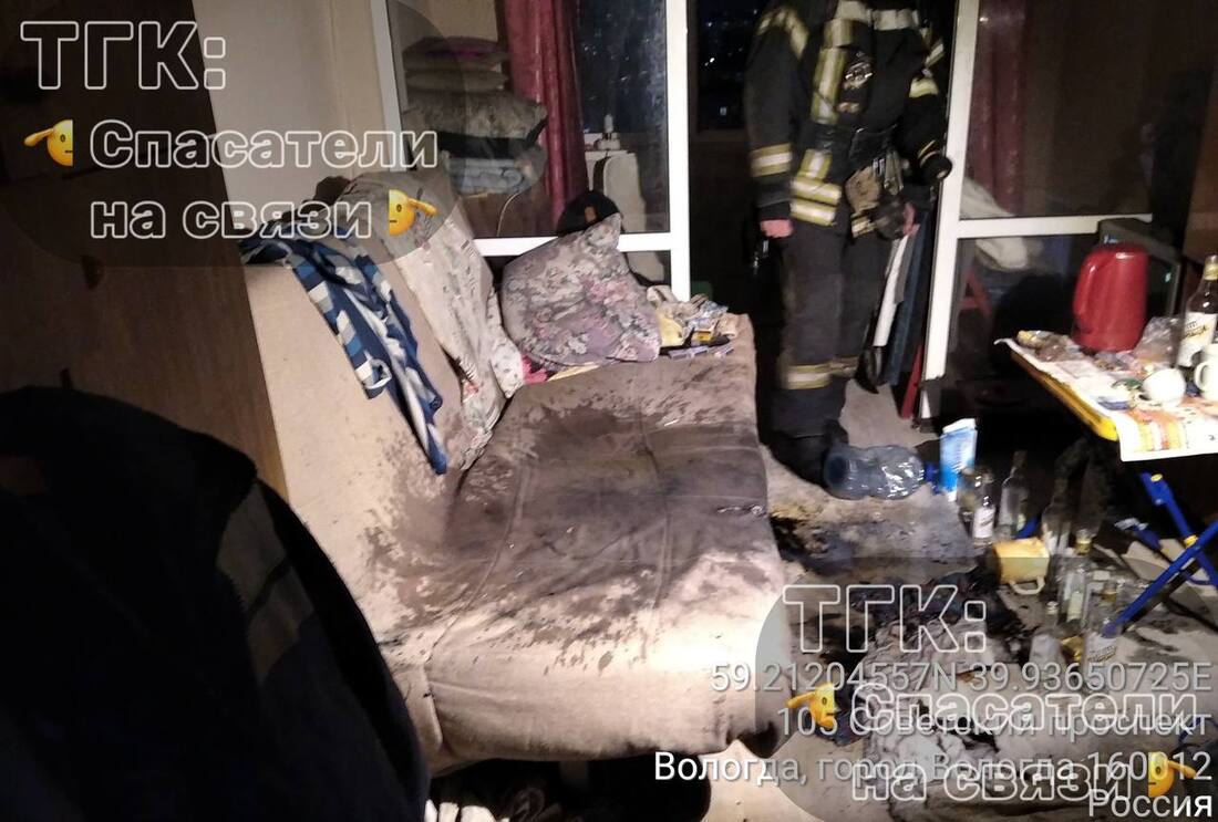 Закурил на диване и уснул: мужчину спасли из загоревшейся квартиры в Вологде