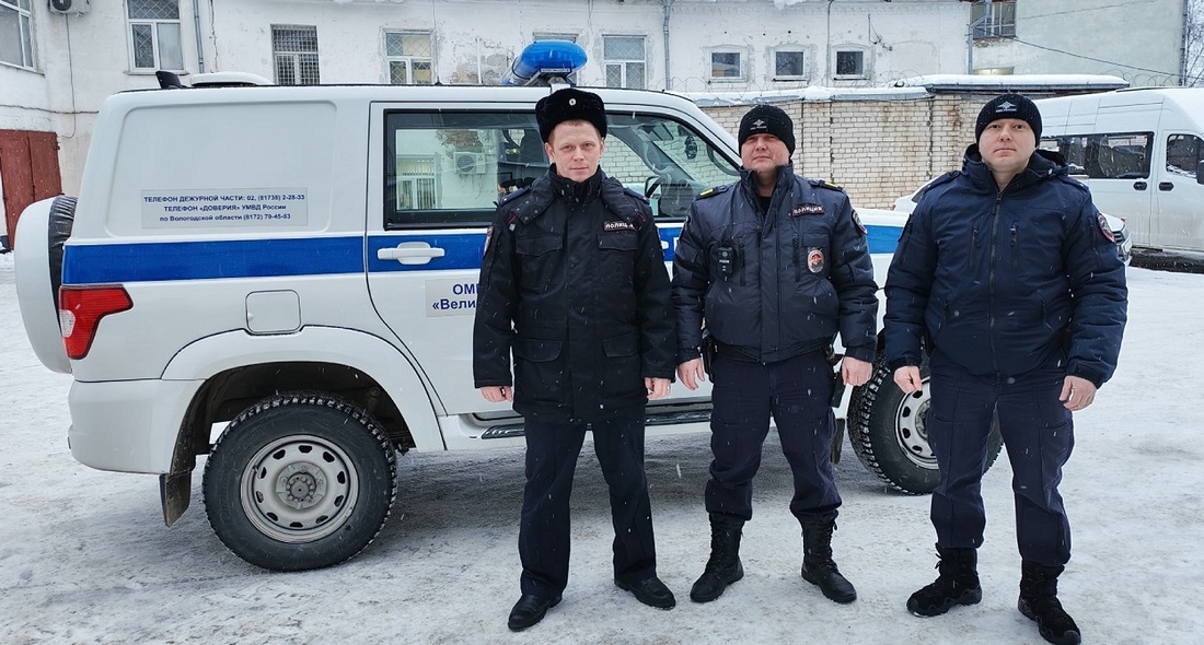 Полицейские спасли устюжанку, вытащив её из горящей квартиры