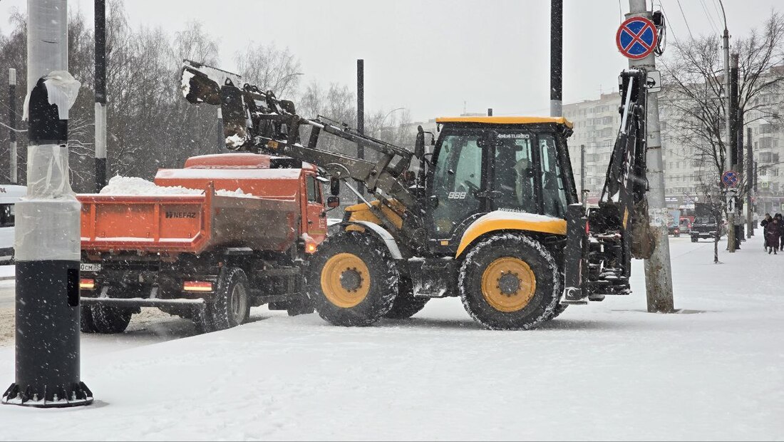 Коммунальные службы Вологды приступили к комплексной уборке города