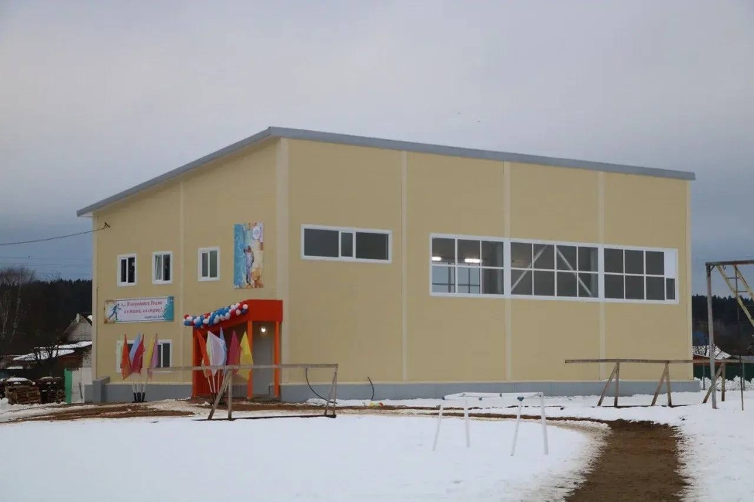 Успешно завершилась реконструкция спортивного зала в деревне Сметанино в Верховажье