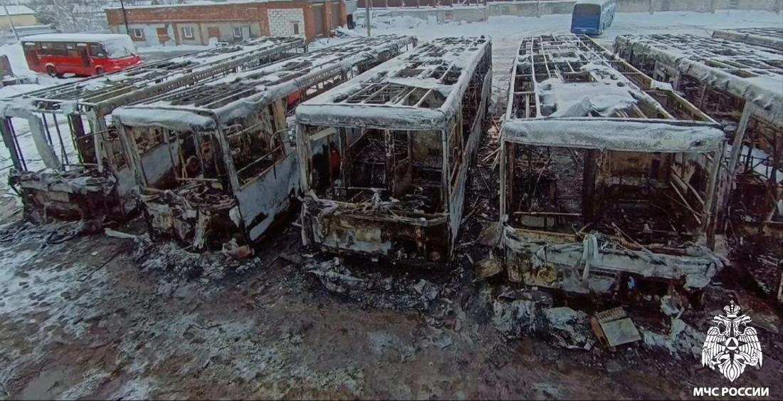 Восемь автобусов частного перевозчика сгорели в Вологодском округе