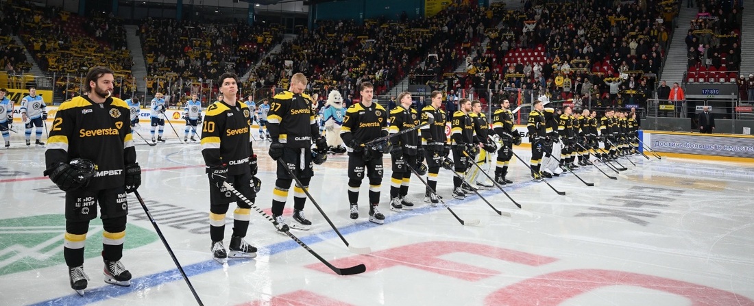 Хоккейная «Северсталь» проиграла «Сибири» в последнюю минуту матча в Череповце