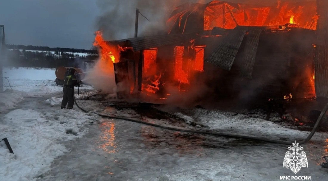 Пожар оставил многодетную семью без крыши над головой в Тотемском округе