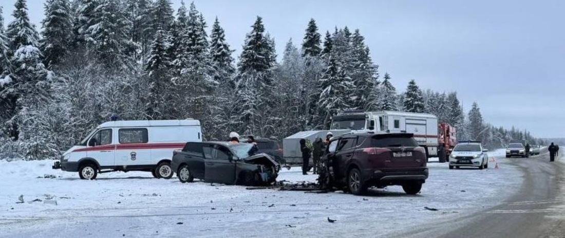 Один человек погиб, пятеро оказались в больнице из-за ДТП под Кирилловом