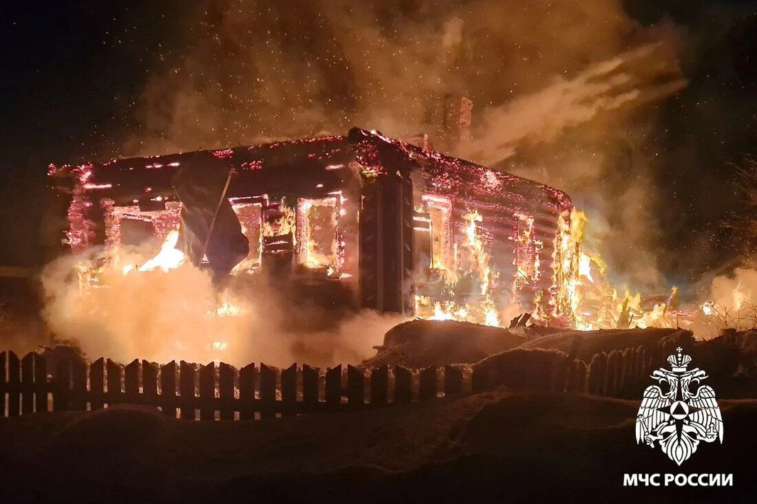 Частный деревянный дом сгорел дотла в Вашкинском округе