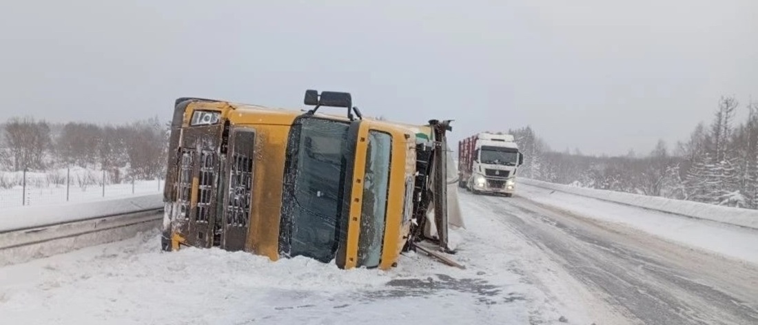 Водитель тягача пострадал в ДТП в Шекснинском округе ️