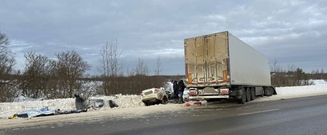 Мать с двумя детьми погибли в жуткой аварии по дороге из Вологды в Ярославль 