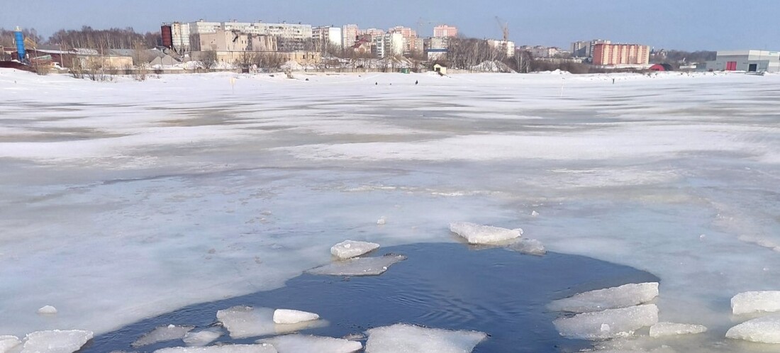 Выход на лёд реки Шексны запретили в Череповце