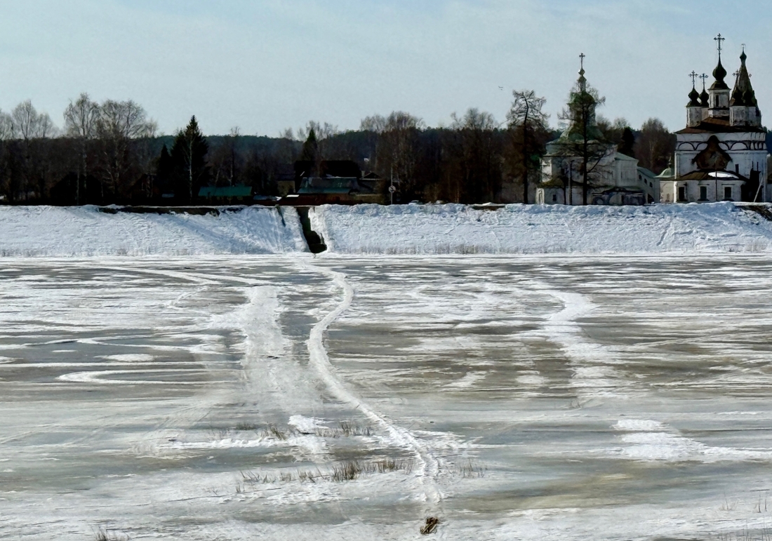 Пешеходная переправа через реку Сухону закрылась в Великом Устюге