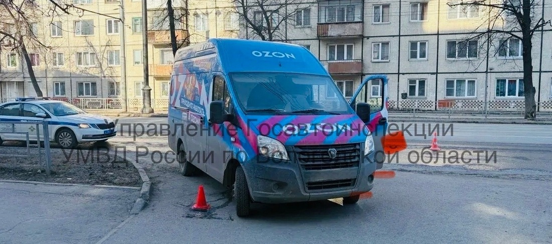 «Газель» наехала на пожилую женщину в Вологде