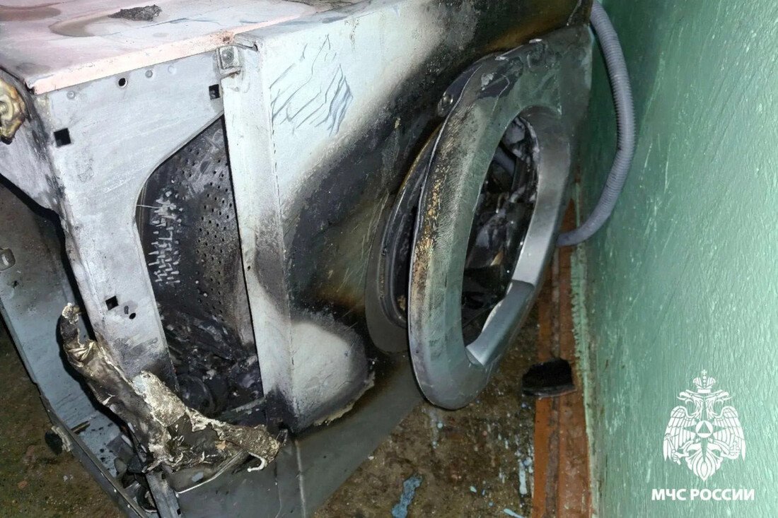 Стиральная машина загорелась в многоквартирном доме в Вологде