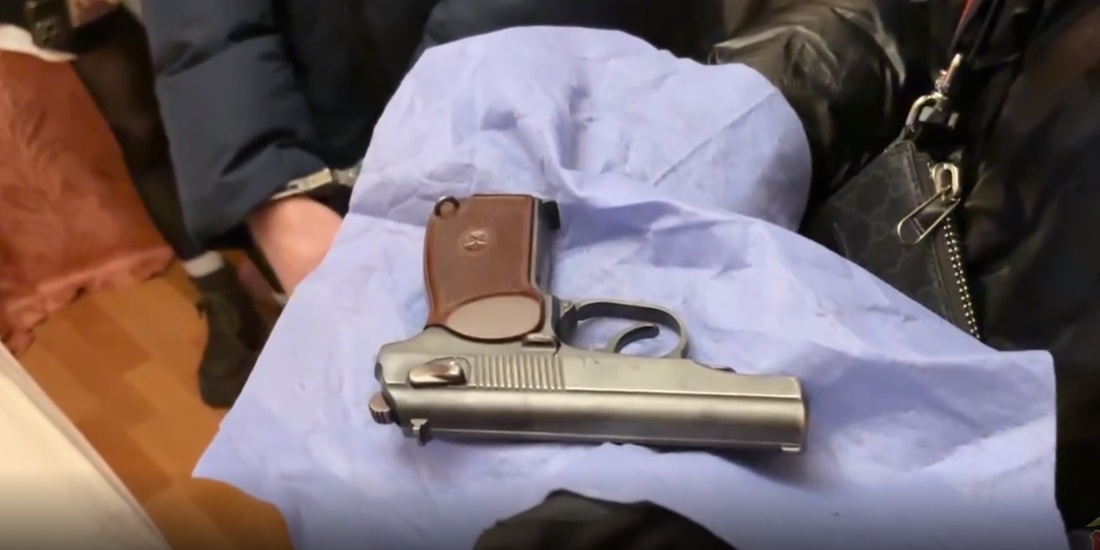 Управляющий череповецкого борделя незаконно хранил дома огнестрельное оружие