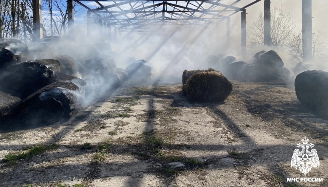 Крупный пожар в сенохранилище произошёл в Устюженском округе