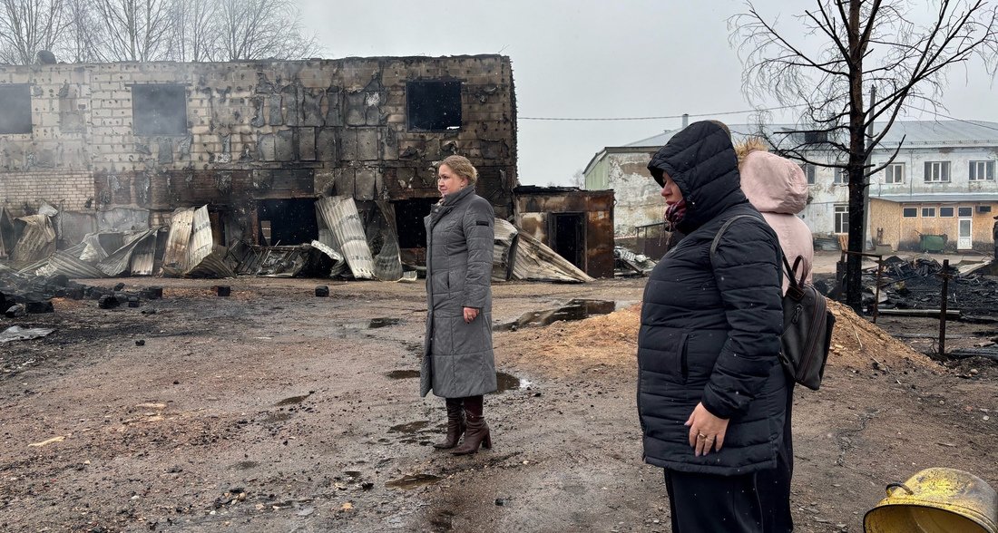 Последствия крупного пожара начали устранять в селе им. Бабушкина