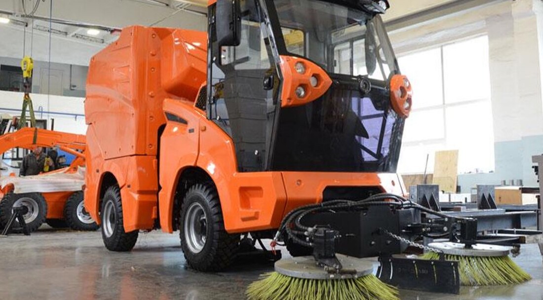 30 единиц жилищно-коммунальной техники направили в Вологодскую область