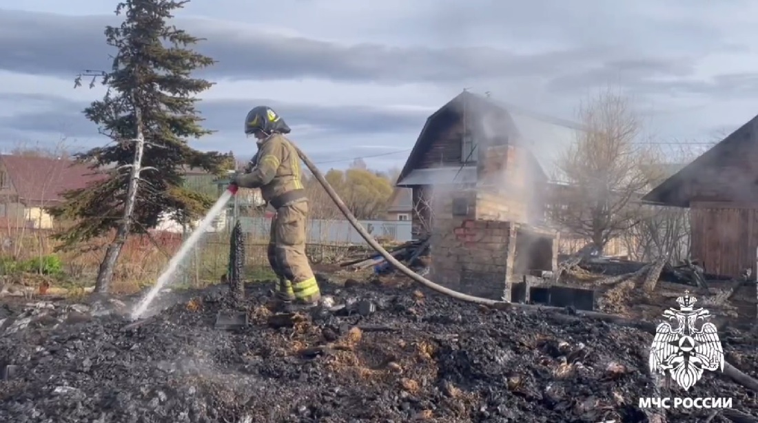 Дача сгорела дотла в Череповецком округе