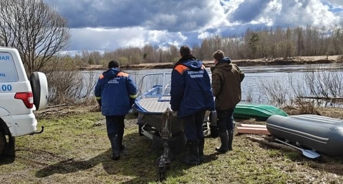 Трагедия на воде: пропавшего рыбака разыскивают в Устюжне