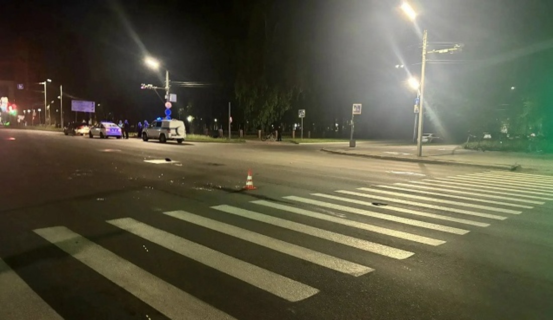 Мужчина погиб под колёсами иномарки в Череповце