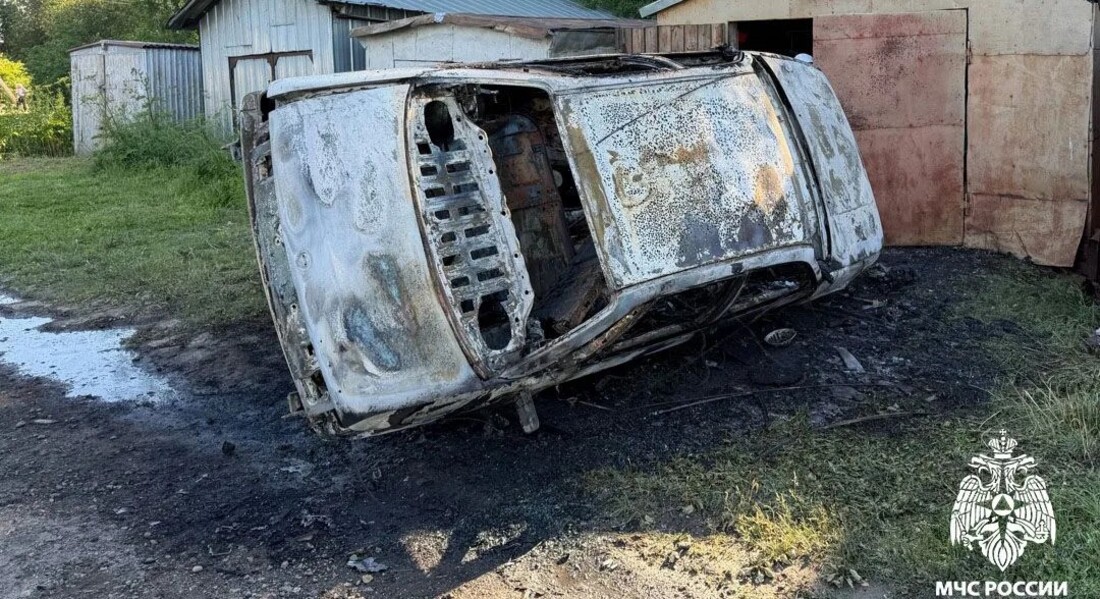 Два автомобиля потушили пожарные за минувшие сутки в Вологодской области