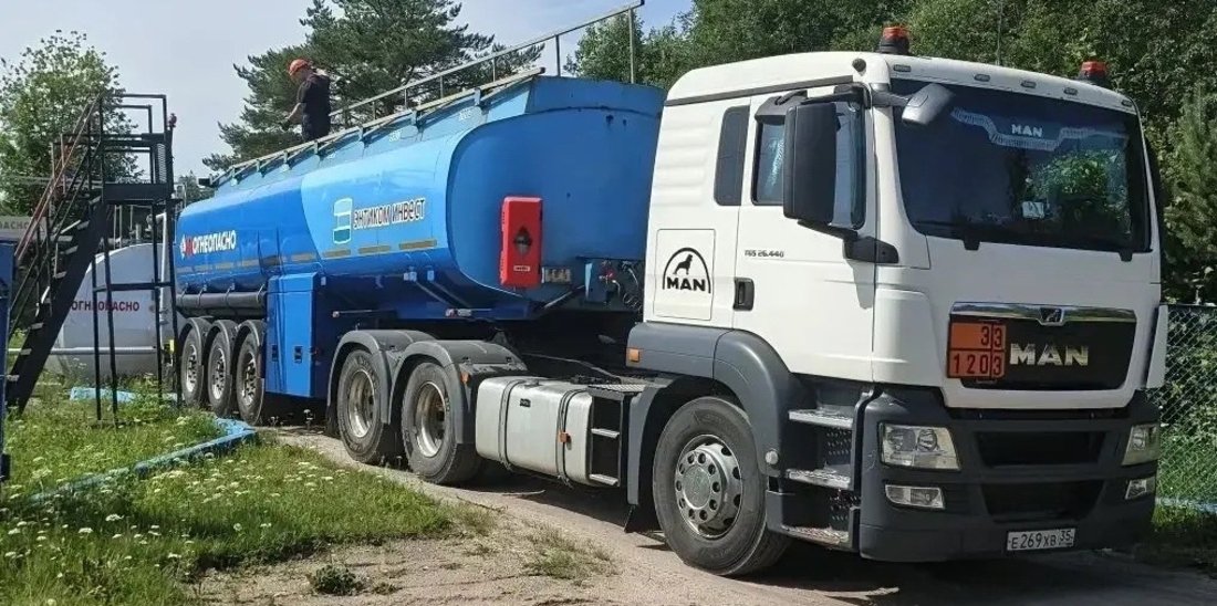 Очередная партия топлива поступила на АЗС Белозерска