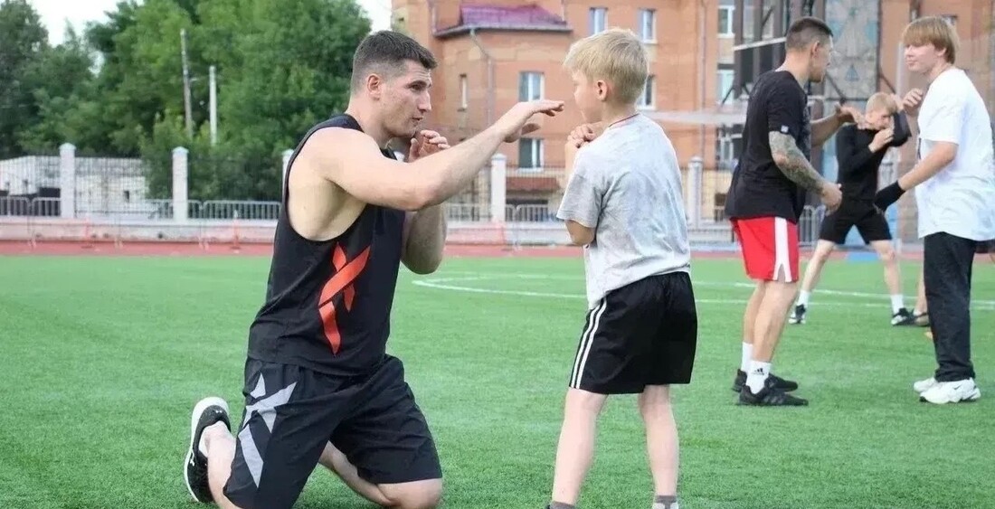 Титулованный боксёр Алексей Папин провёл мастер-классы для юных вологжан
