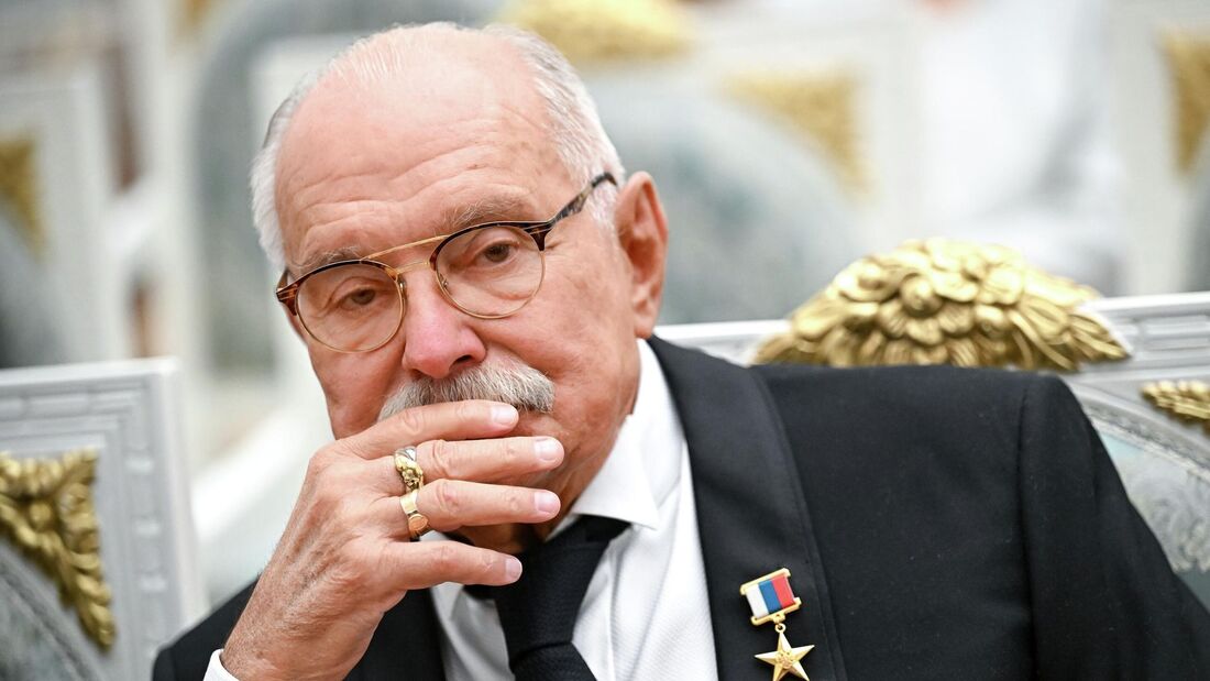Именитый режиссёр Никита Михалков покажет спектакль «12» в Вологде