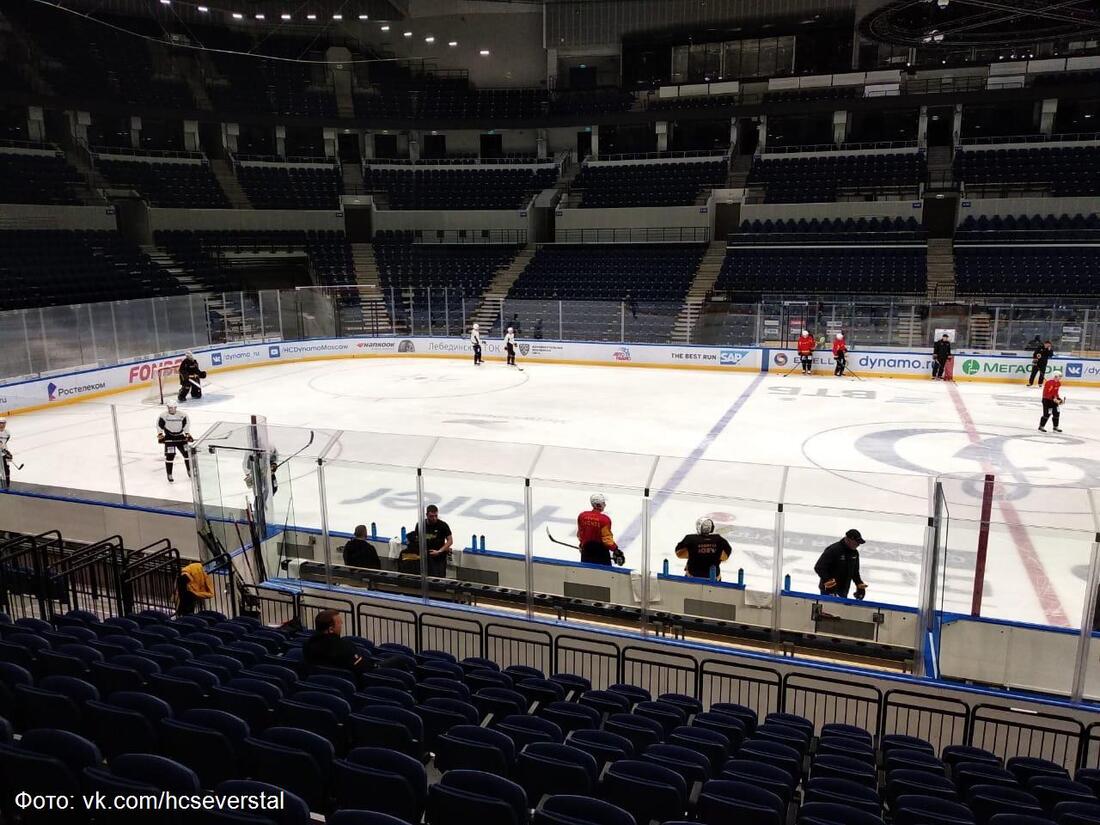 Хоккейная «Северсталь» готовится к матчам на выезде
