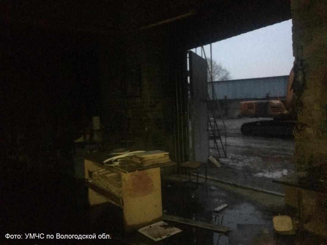 Пожар в рабочем цехе: в Вологде едва не сгорело мебельное производство