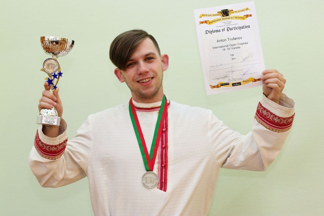«Трофей мира»: вологодский гармонист победил на международном конкурсе