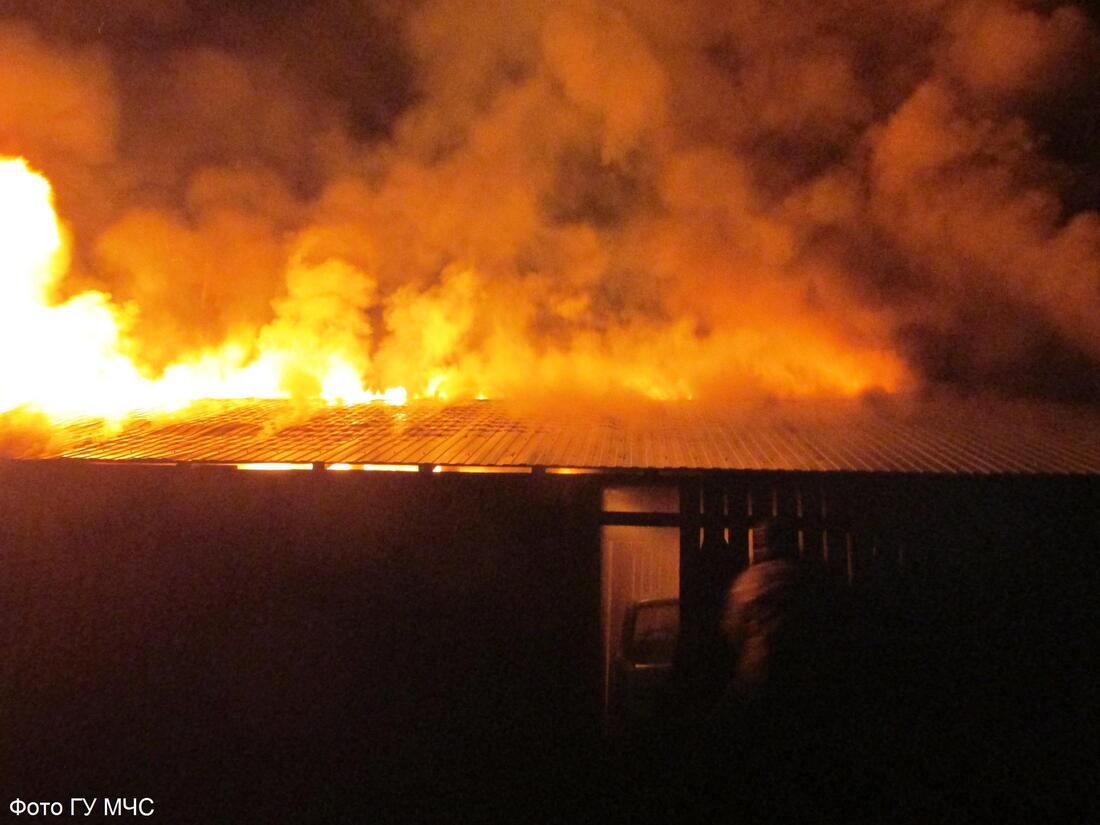 В Чагодощенском районе внезапно загорелось подсобное помещение