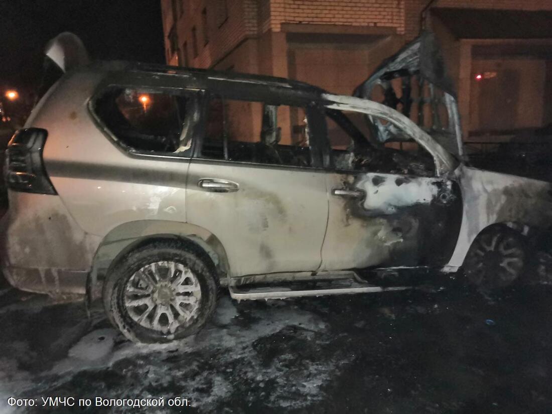 В Вологде неизвестные злоумышленники спалили две иномарки